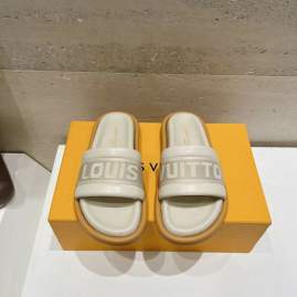 Picture of Louis Vuitton Slippers _SKULVsz35-40mnf0602563